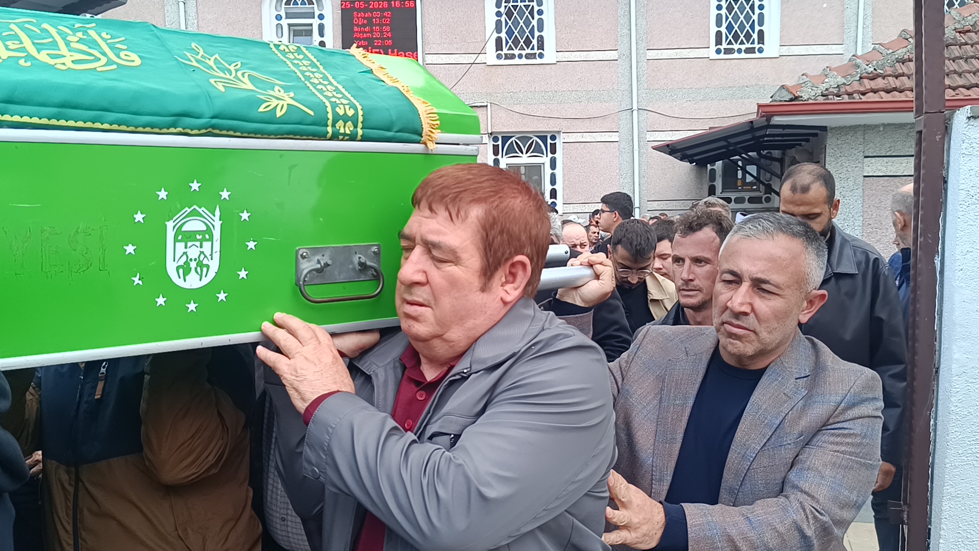 Nazmi Ceyhan son yolculuğuna dualarla uğurlandı