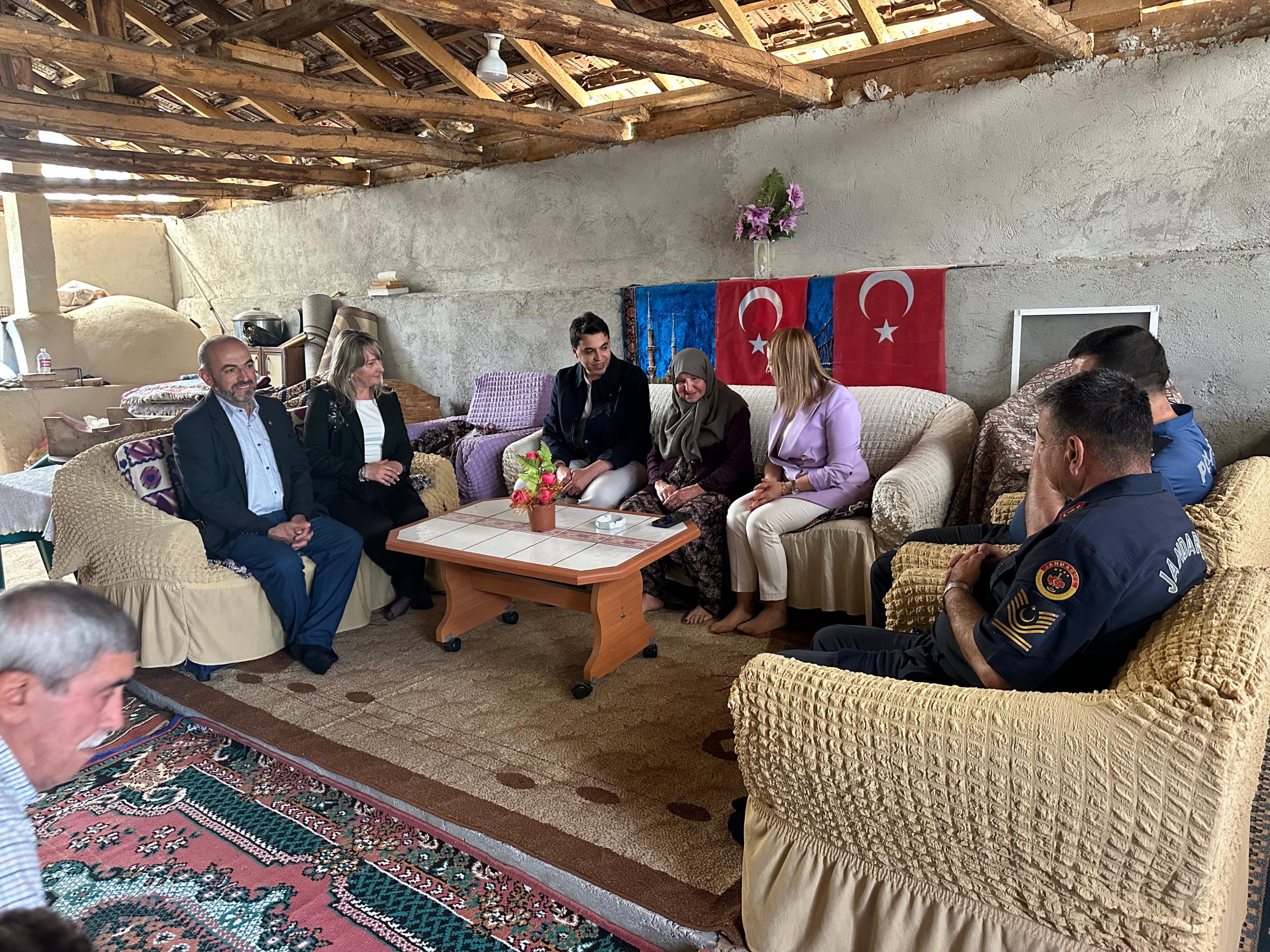 Refiye Anne Bayramda Yalnız Kalmadı