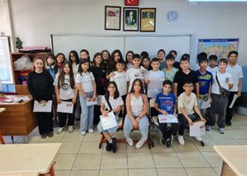 38 BİN 809 ÖĞRENCİ KARNE SEVİNCİ YAŞADI
