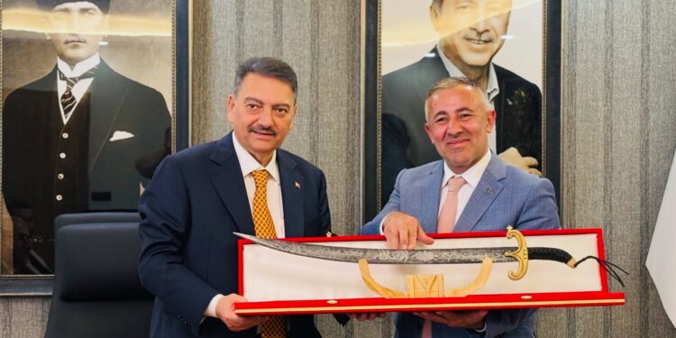 AK PARTİ GENEL BAŞKAN YARDIMCISI ÖĞÜTKEN: “AK PARTİ’MİZİN BAYRAĞINI GÖKLERE ÇIKARTMAYA ÇALIŞTIK”