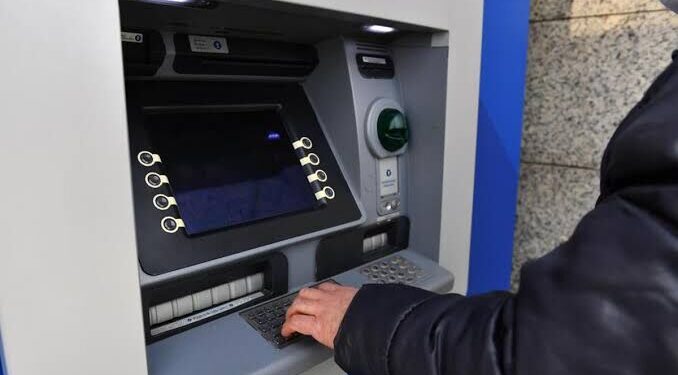 TÜM ATM’LERİNİ KAPATIYOR
