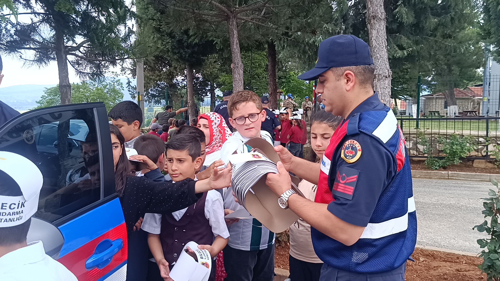 Pazaryeri’nde Jandarmadan Öğrencilere Unutulmaz Gün: Hem Eğitim Aldılar Hem Eğlendiler