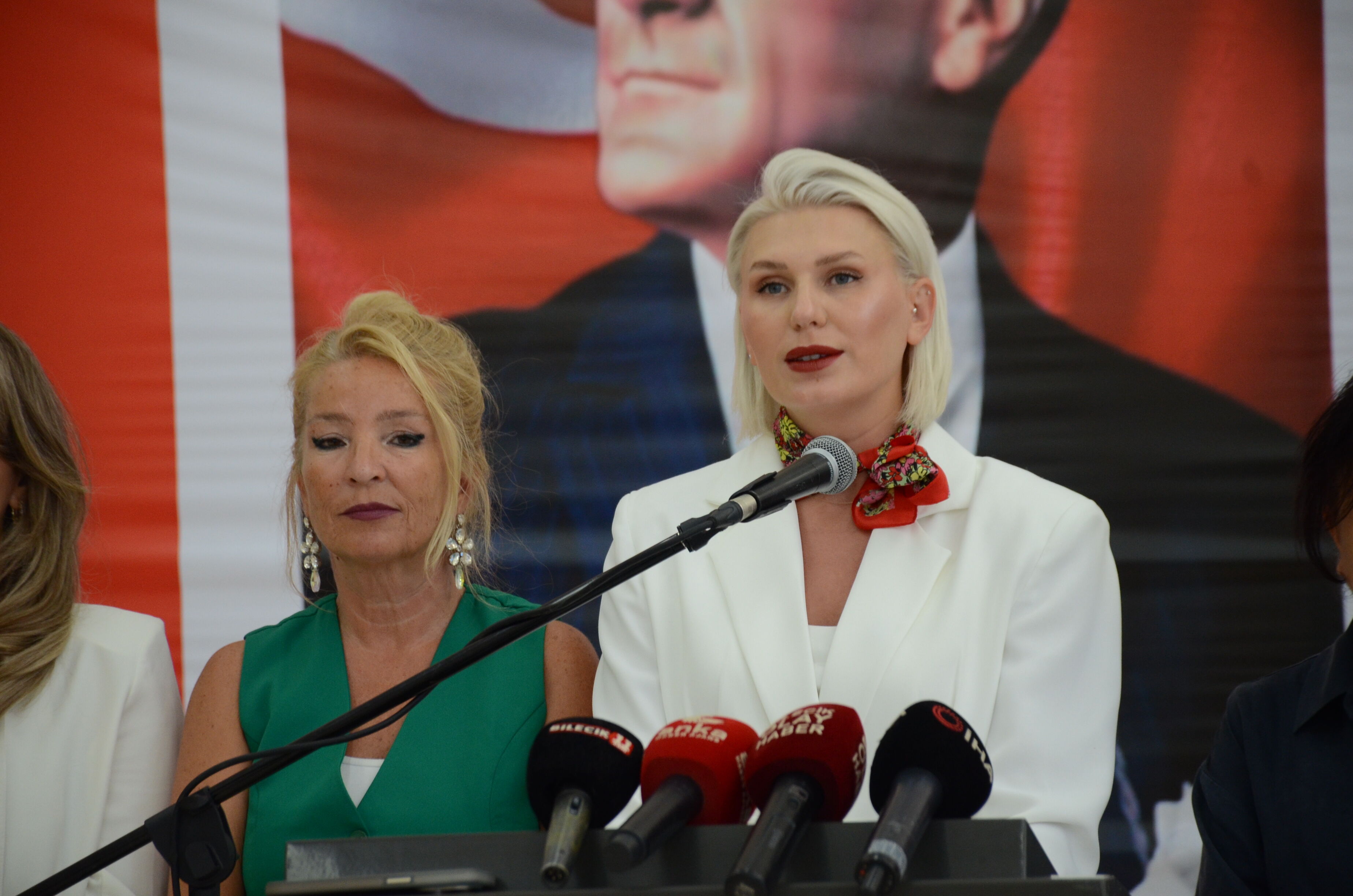 MELEK MIZRAK SUBAŞI VE TÜM BELEDİYE MECLİS ÜYELERİ YENİ PARTİ’YE GEÇTİ