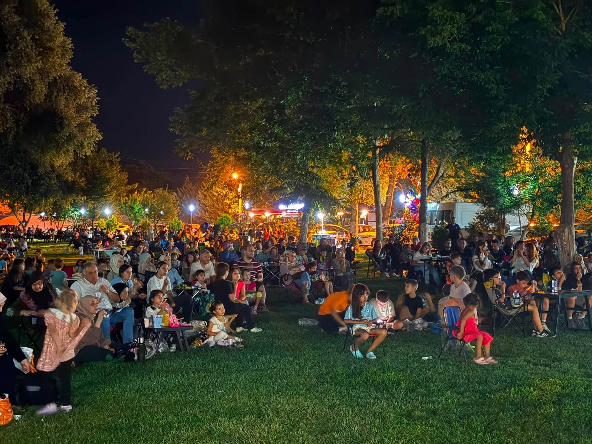 ‘YAZ SİNEMASI’ ETKİNLİĞİNE YOĞUN İLGİ